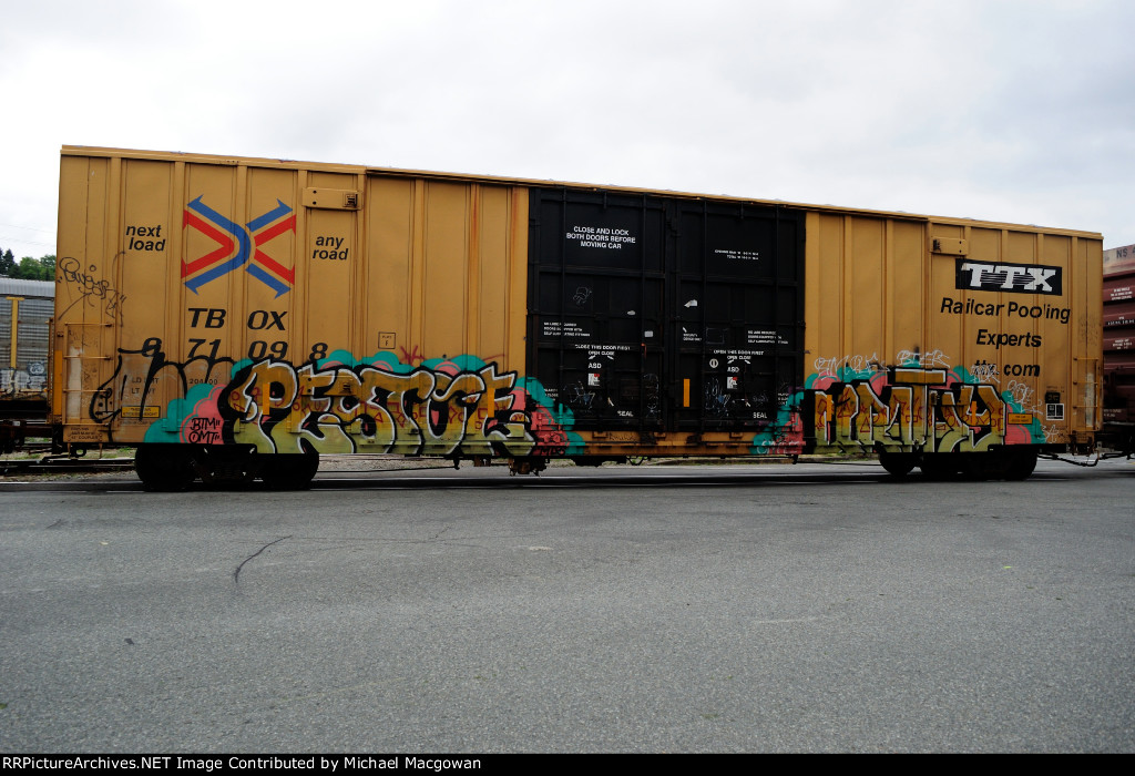 TBOX 671098 609 ft Double Door Excess Height Boxcar TTX (side B)